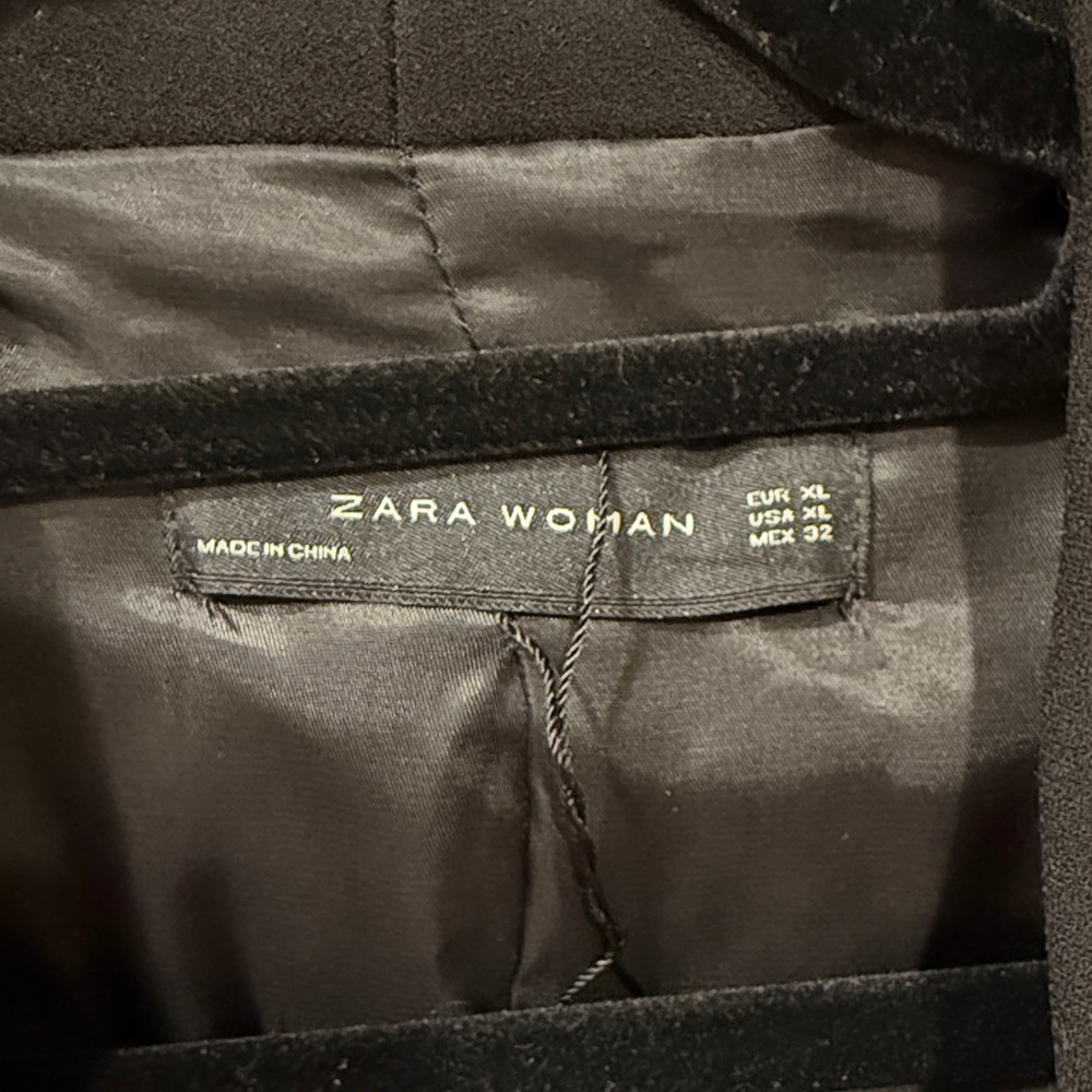 Zara Classic Black Blazer - Picture 2 of 4